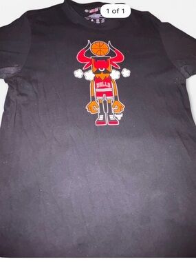 Men Black Bulls Graphic Tee - Athletic Cartoon Basketball Design